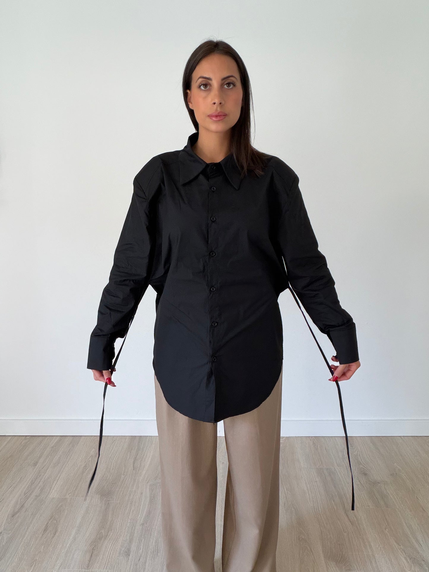 Paola - The Classic Cinched Button-Up Shirt