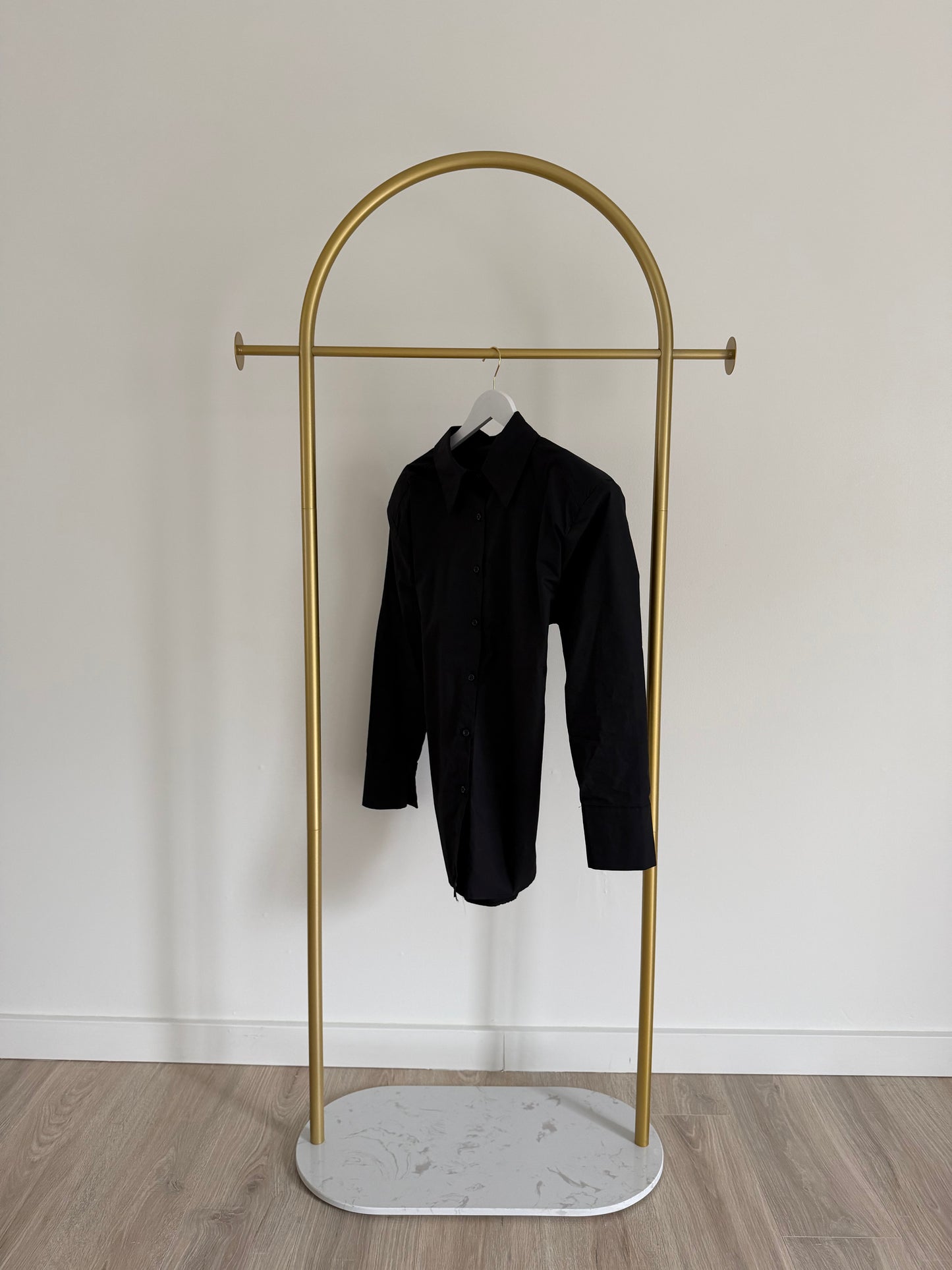 Paola - The Classic Cinched Button-Up Shirt