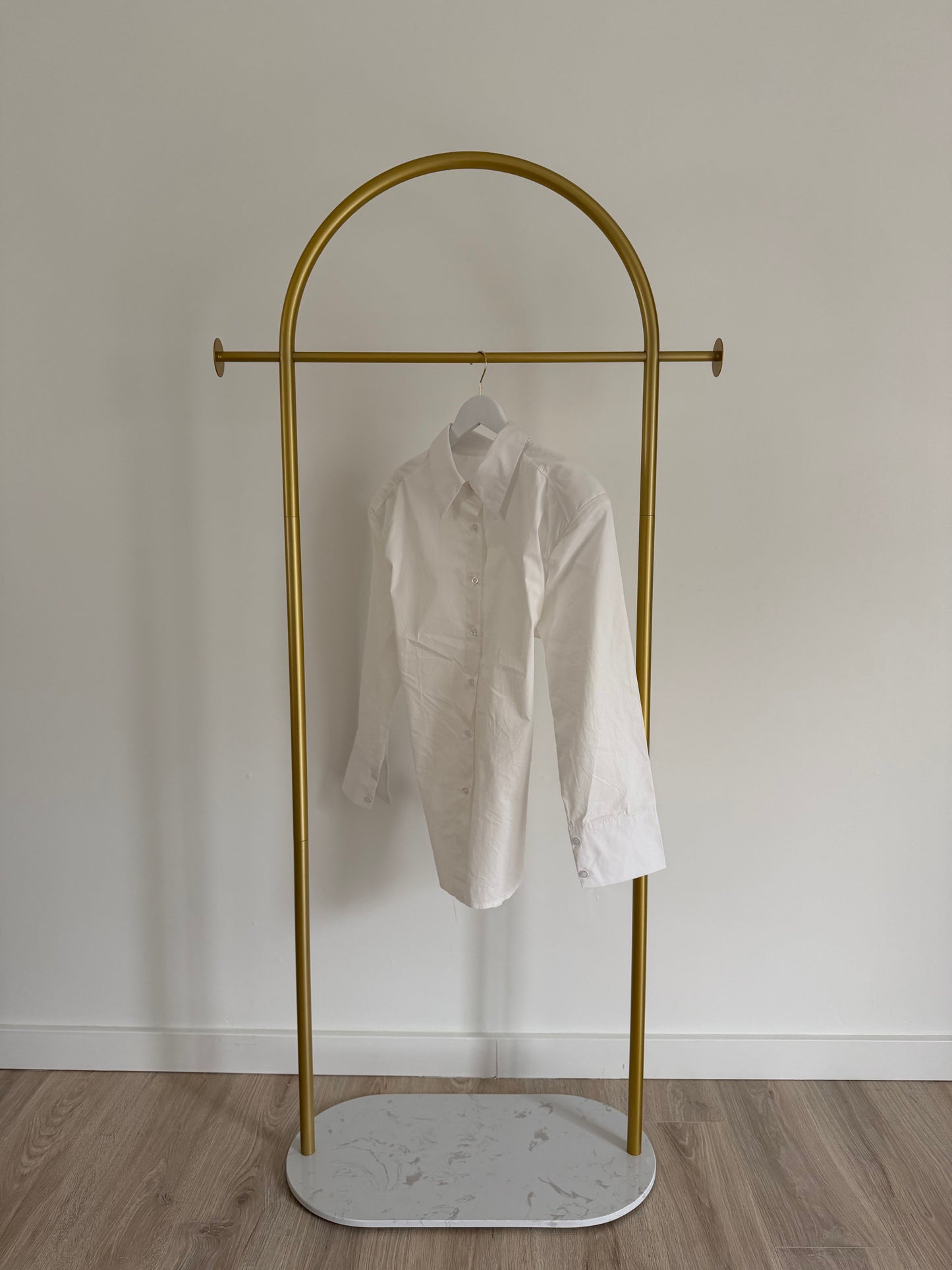 Paola - The Classic Cinched Button-Up Shirt